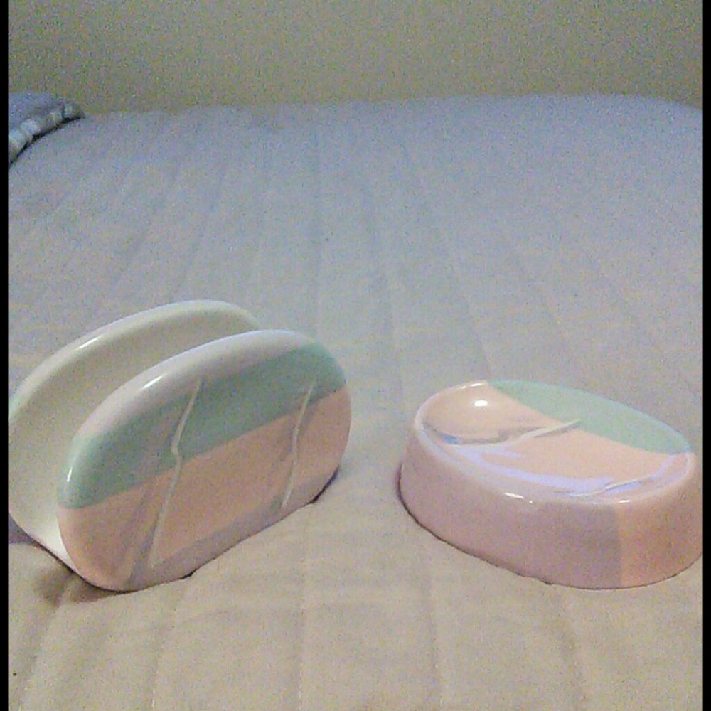 Vintage Vohann of Calif soap dish/towel holder